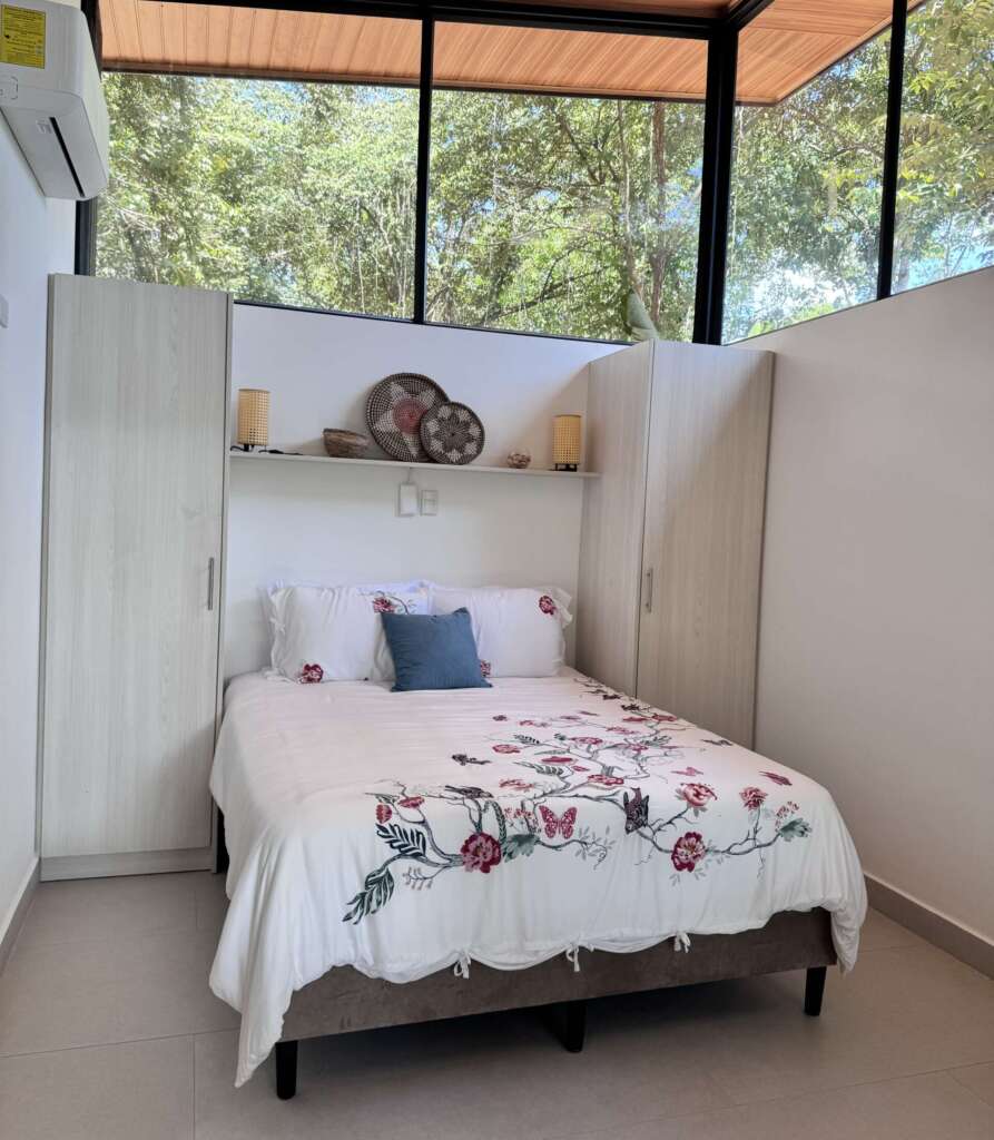 Queen Bed Casa Sirena